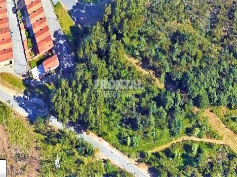 Terreno com 2 900 m2 em Crestuma