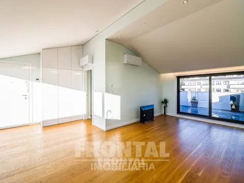 Penthouse com Dois Terraços e Vista Mar | Centro De Espinho, Espinho