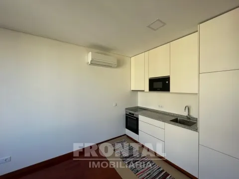 T0 Remodelado com Garagem &#124; Frente ao Metro João de Deus, Vila Nova de Gaia, Porto
