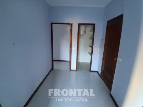 T2 com Cozinha Equipada, Elevador e Garagem &#124; Perto do Metro, Baguim Do Monte