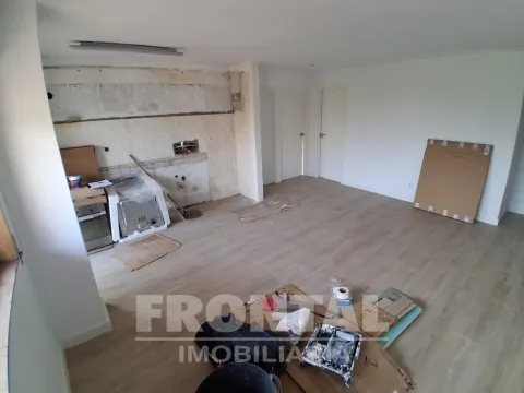 T2 com Duas Frentes, Elevador e Varandas | Rio Tinto, Gondomar