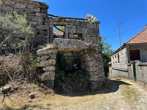 Oportunidade Única Investimento Turismo Rural, Moradia com Projeto| Varziela,