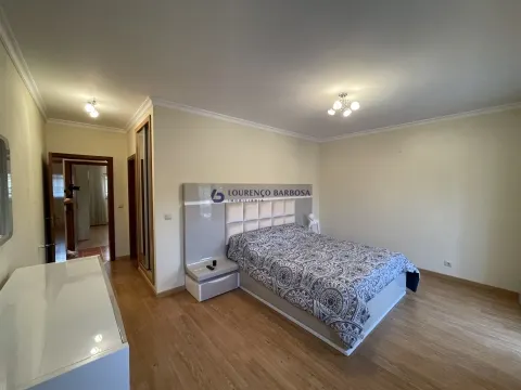 Moradia V4 em Várzea de Abrunhais - Lamego