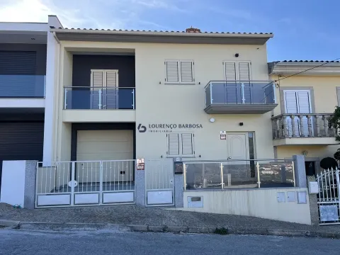 Moradia V4 em Várzea de Abrunhais - Lamego