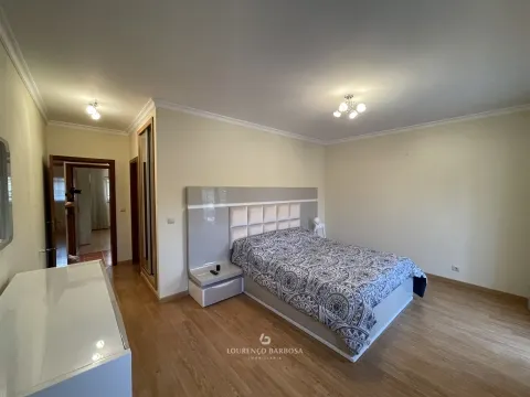 Moradia V4 em Várzea de Abrunhais - Lamego