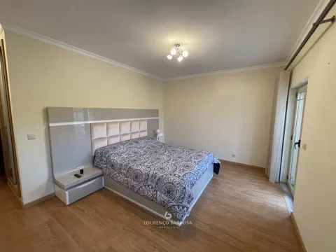 Moradia V4 em Várzea de Abrunhais - Lamego