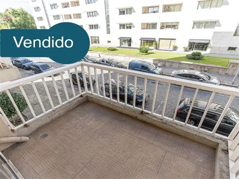 2-Bedroom Apartment with Balcony and Garage | Aviz | Porto