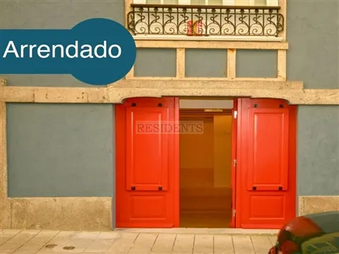 Shop for rent, renovated, near Marechal Gomes da Costa and Parque da Cidade.