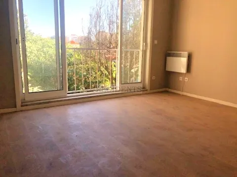 Moradia na Foz com jardim p/ reabilitar c/ projeto aprovado para T5