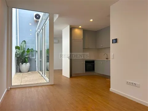T2 Duplex a estrear com jardim | Foz Velha  T2 Duplex totalmente renovado, a estrear, situado no cor