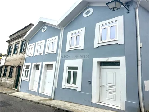 T2 Duplex a estrear com jardim | Foz Velha  T2 Duplex totalmente renovado, a estrear, situado no cor