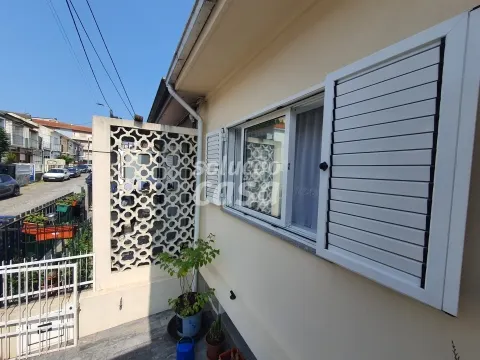 半独立式的房子 2个房间