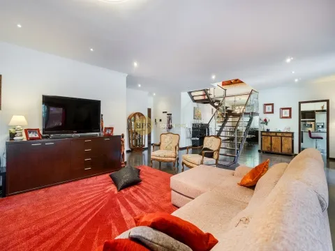 Luxurious 5 bedroom apartment with private pool in Portimão