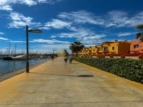 Apartamento T2 com Vista Mar e Rio na Marina da Praia da Rocha – Portimão