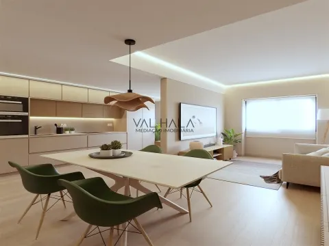 Apartamento T3 Remodelado no Centro de Almada