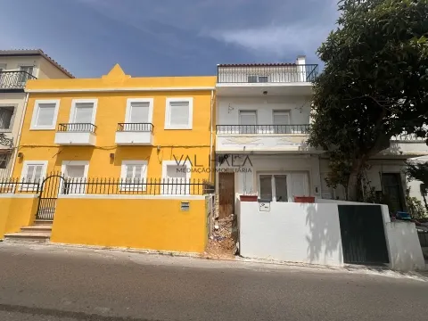 Moradia geminada T3 com vista para a Baía do Seixal – Amora