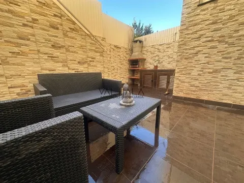 Apartamento T2 com Terraço e Vista Palácio da Ajuda