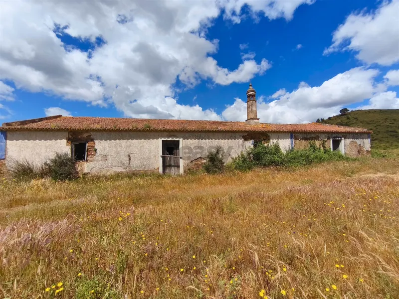 Refúgio alentejano com 45 hectares e vistas deslumbrantes em Odemira