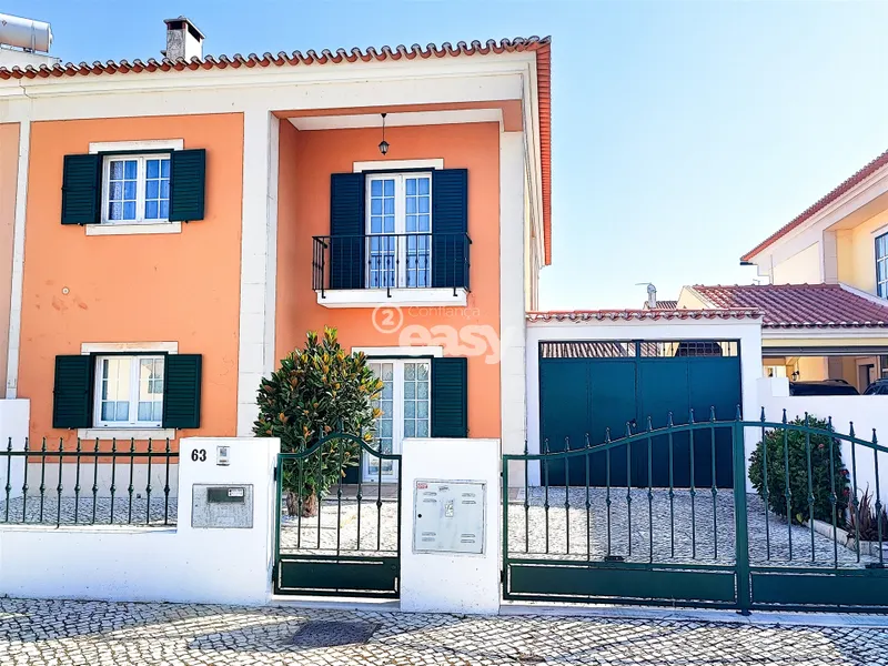  Moradia T5 à Venda em Almeirim – Espaço, Conforto e Funcionalidade!