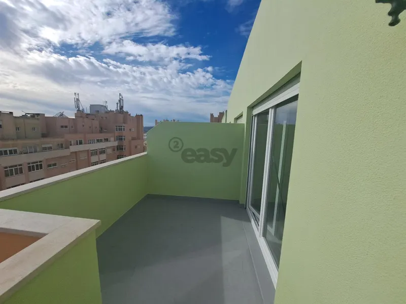 Apartamento 5 assoalhadas Duplex - Avenida de Fitares