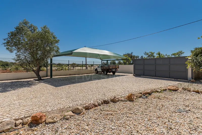 Moradia T4 na Guia -  Charme Algarvio com Total Privacidade - Piscina e Jardim