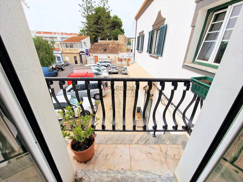 Apartamento T0+1 renovado - Terraço com vista panorâmica - Alvor - Centro