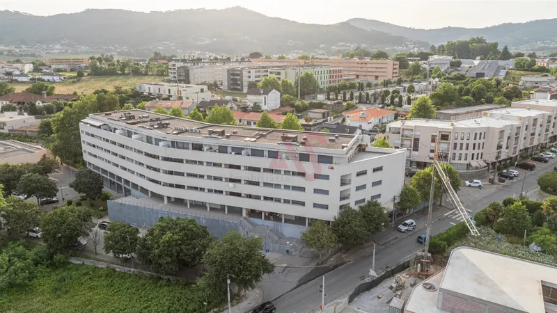 OPORTUNIDADE EXCLUSIVA: Apartamento T3 de Luxo, Totalmente Mobilado e Equipado – Caldelas, Guimarães
