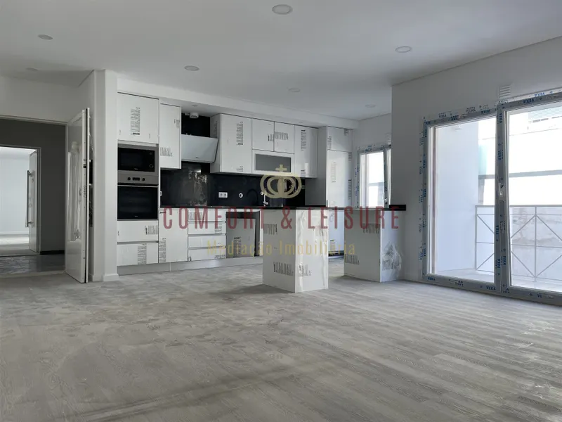 Apartamento T2 NOVO com garagem em box na Ramada