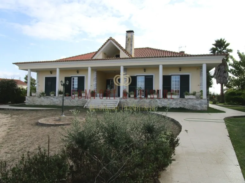 Moradia Isolada T4+1 perto de Santo Estêvão