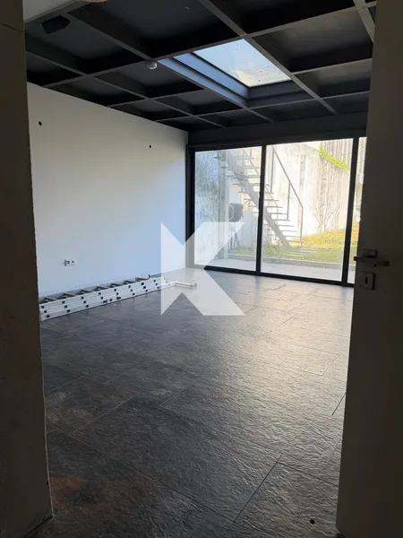 Loja nova com Jardim no Centro do Porto – Ideal para Comércio ou Restauração