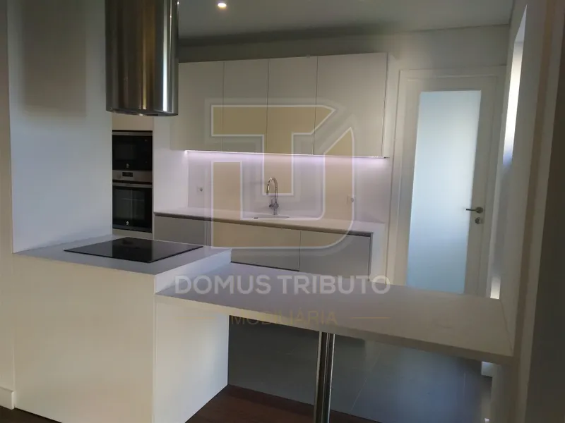  Apartamento T4 Totalmente,  Remodelado à Rotunda da Boavista, Porto