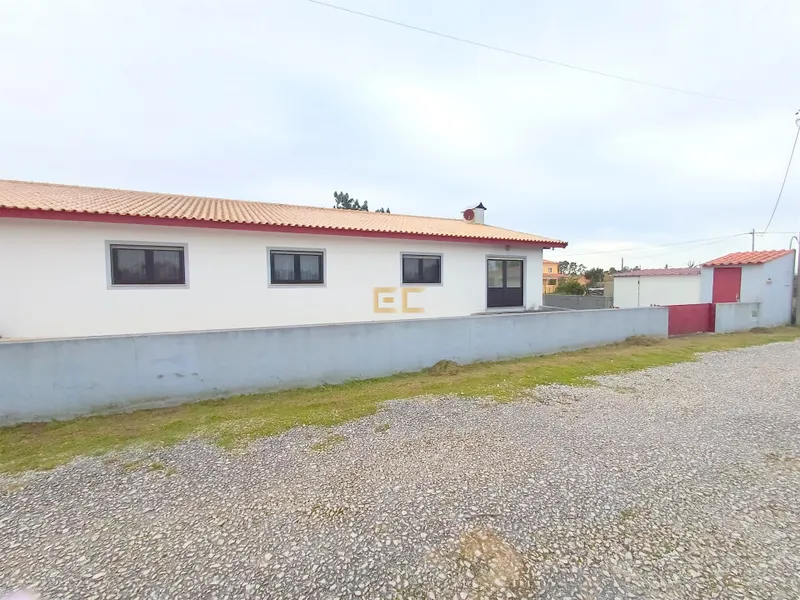 Casa de 3 dormitorios con piscina y terreno - ¡Buen Suceso!
