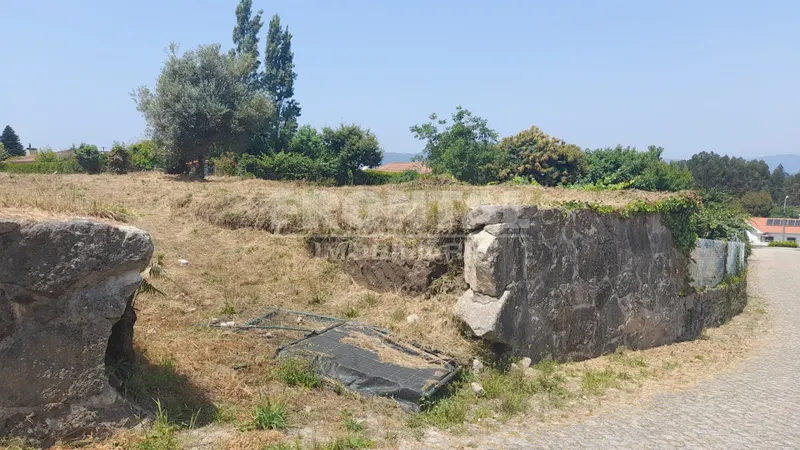 Terreno com Projeto Aprovado – 1392 m²