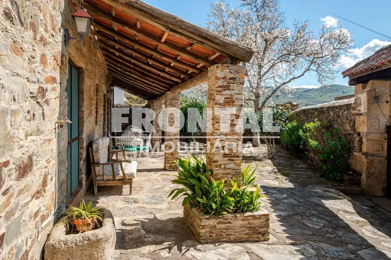 Moradia  com 5 Suítes - Mobilada e Equipada | Frechas, Mirandela