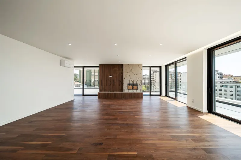 Ático T4 de Lujo en Vila Nova de Gaia | Golden Hour Real Estate