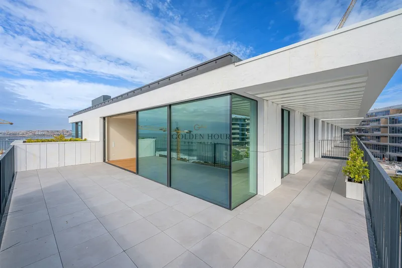 Penthouse T4 de Luxo em Canidelo com Vista Definitiva sobre o Mar I Golden Hour