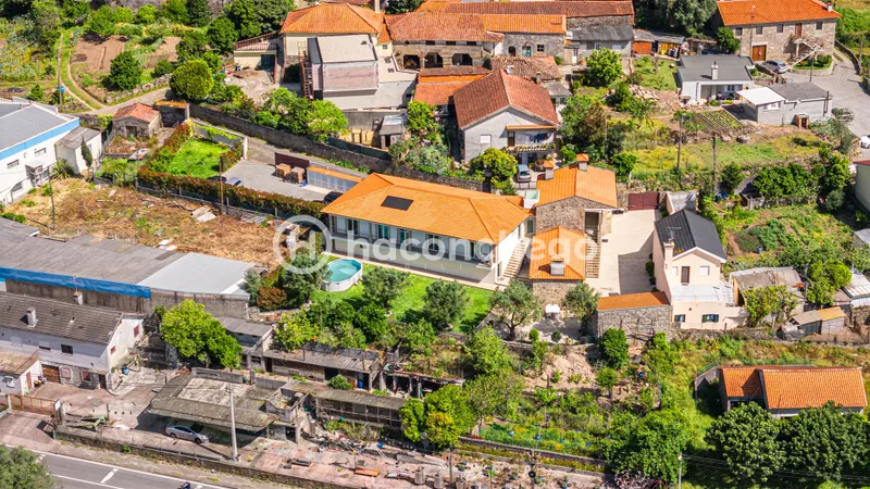 Moradia individual com piscina em Mariz Barcelos
