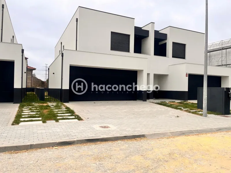 Twee onder één kap 3 kamerwoning
