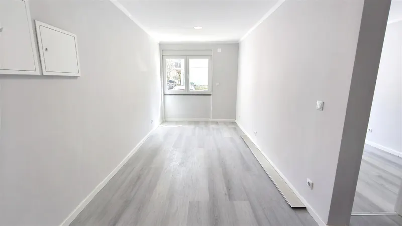 Apartamento T2 Totalmente Remodelado - Benfica/Colombo