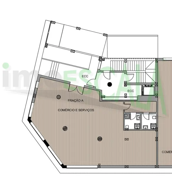 Loja de 242 m2 em empreendimento de luxo em Almeirim