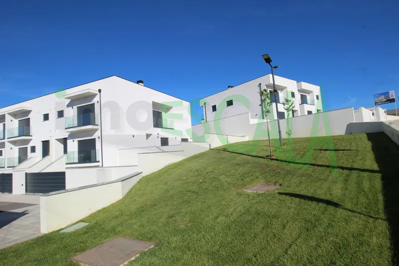 Moradia T4 de Luxo com Piscina