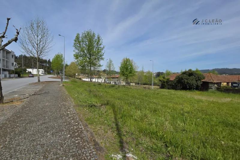 Lote de Terreno urbano c/ 906.7m2 para construção no Centro de Paredes