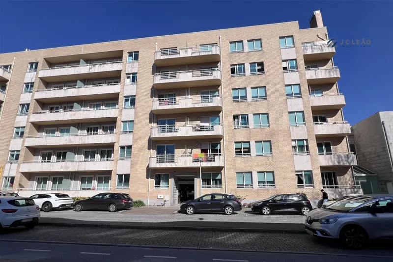 Apartamento T2 em Valongo com 3 Frentes e 2 Varandas