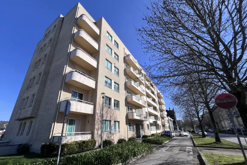 Apartamento T2 em Valongo com 3 Frentes e 2 Varandas