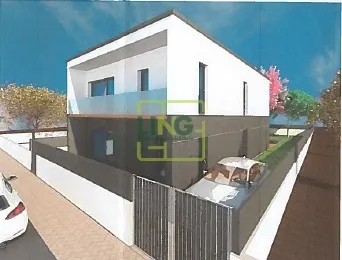 Urban land with 330 m² in a quiet area in Vila de Alcains.