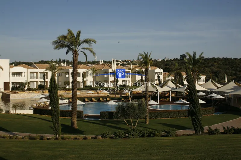 EXCLUSIVO! Apartamento de luxo com 2 quartos num resort de 5 estrelas perto de Carvoeiro.