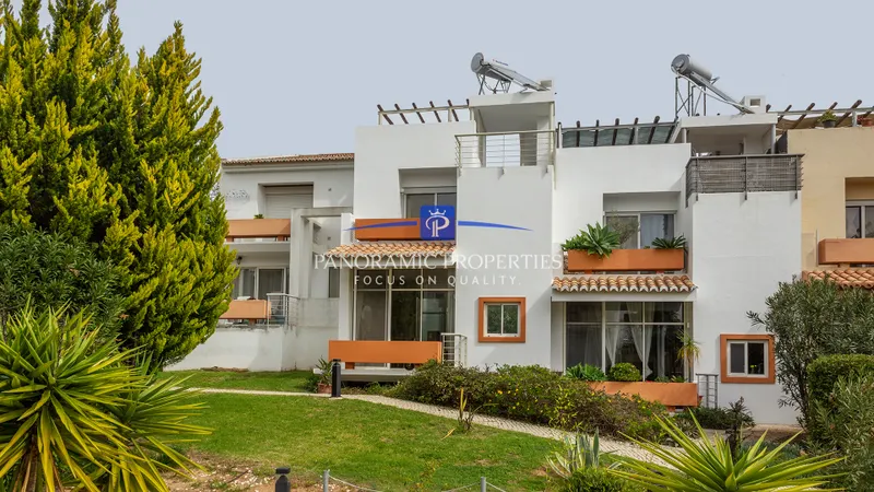 Arractive two bedroom townhouse with roof terrace