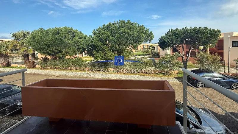 Arractive two bedroom townhouse with roof terrace