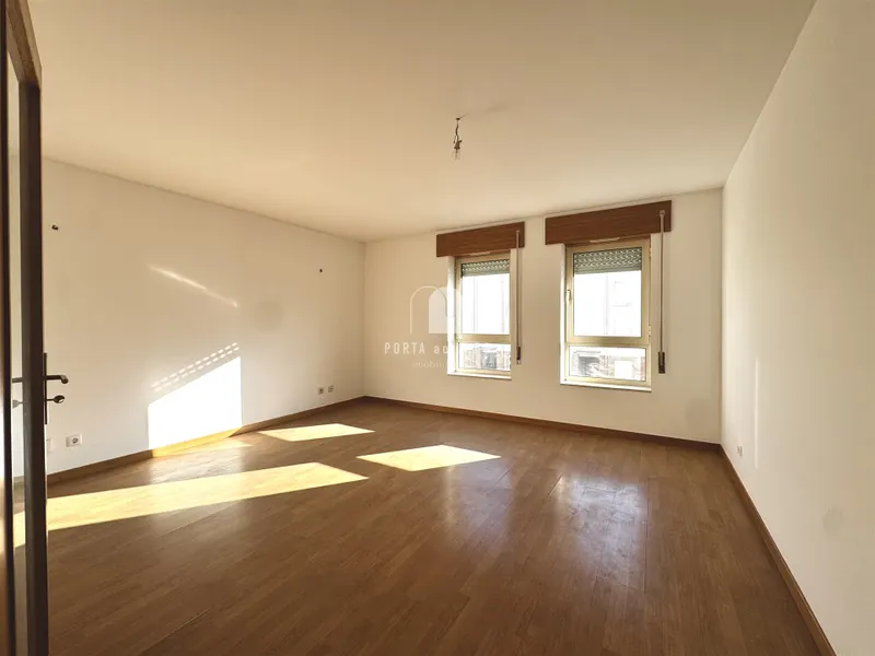 Modern 3-Bedroom Triplex in Gulpilhares – Vila Nova de Gaia