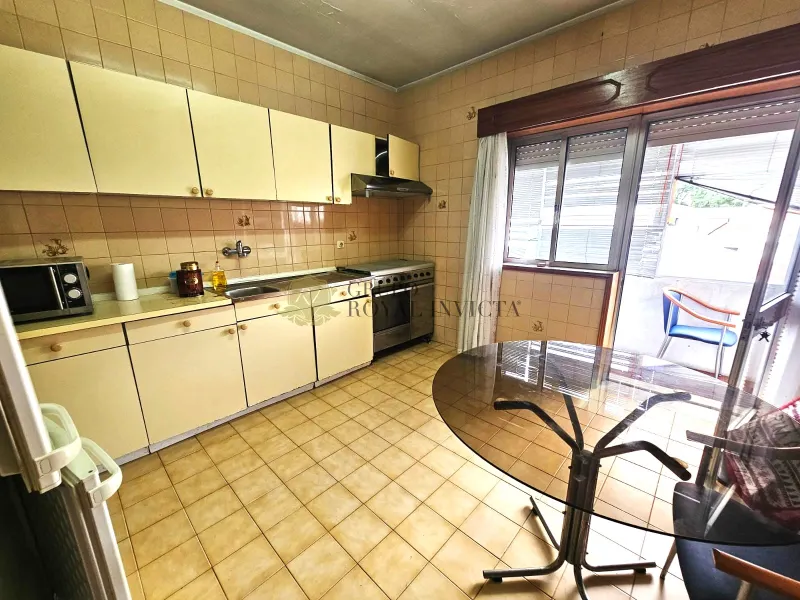 Apartamento T3 em Rio Tinto  com 3 frentes e lugar de garagem